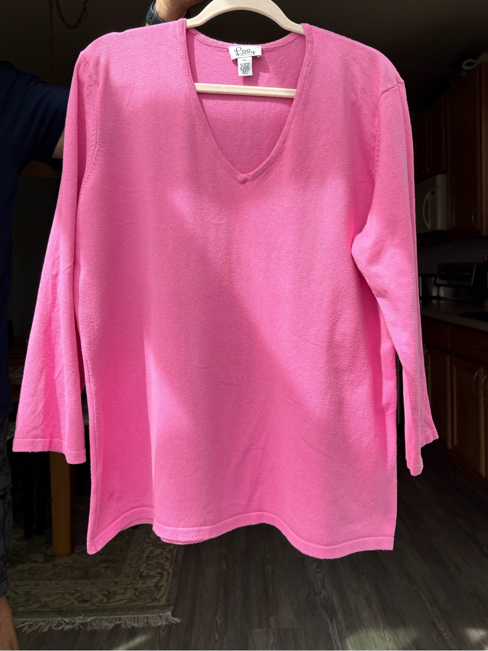 LILY PULITZER SWEATER WOMENS XL BRIGHT PINK V-NECK SIGNATURE LILY P LOGO
